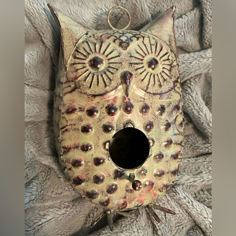 Decorative owl.